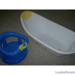 Baby bathtub and swivel bath seat